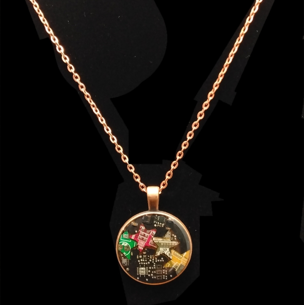 GEEK BLING - circle pendant w/ stars